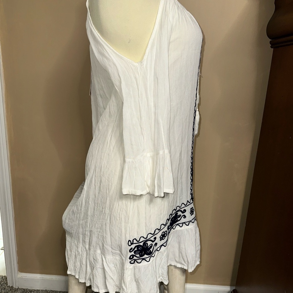 NEW Exist White Dress with Navy Embroidery - Picture 8 of 9